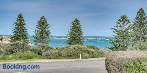Stoneferry- A Beachfront Beauty - Free Wifi - Image 1