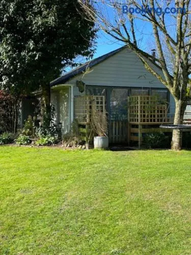 ‘The Den’ Self contained one bedroom annexe. - Image 1