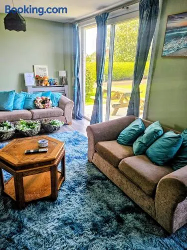The Little Green Hideaway - Image 1