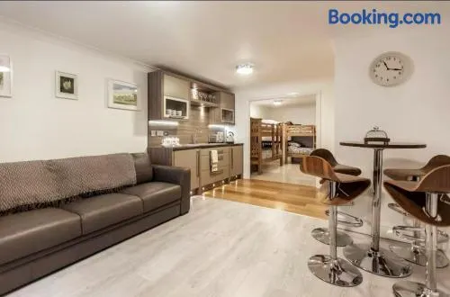 Guest home 10 Bed bunkhouse - Image 1