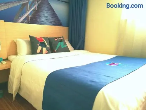 Pai Hotel Huiam Jinghenggu Plaza - Image 1