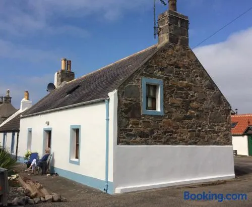 A cosy seaside cottage - Image 1