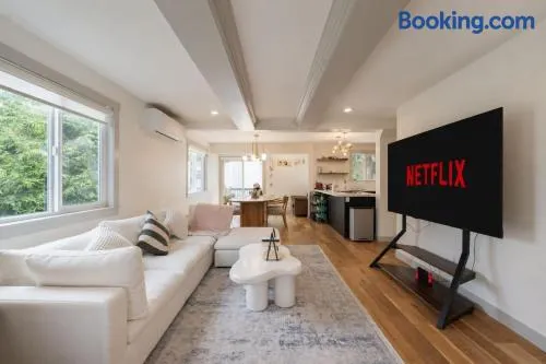 4BR Seattle Stunner - Image 1