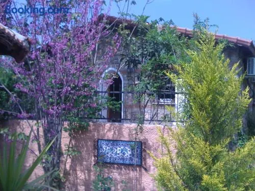 Fig Garden Cottages - Image 1