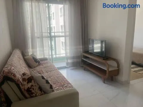 Apartamento de 2 quartos, com piscina e há 10 km de copacabana - Image 1