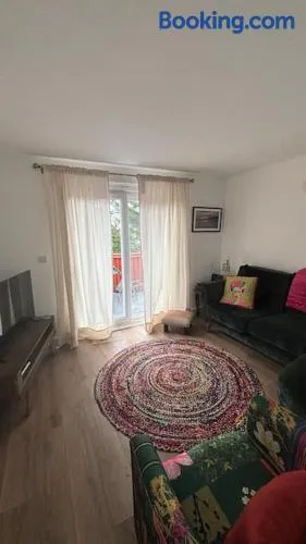 Garden Lodge Flat - Image 1