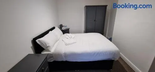 SELF CHECK IN APARTMENT DONCASTER - Image 1