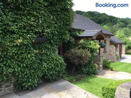 Ty Carreg Fach Staycation Cottage Cardiff - Image 1
