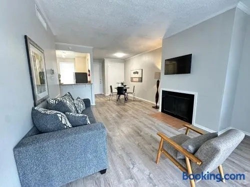 Humble Apartment in Houston Getaway Prime Bay Area Location - Image 1
