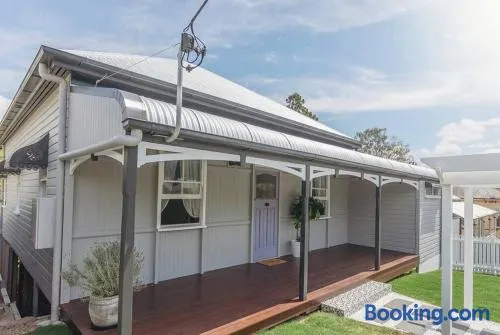Urban Getaway Central Cottage - Image 1