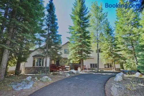 Spring Mountain Manor by Casago McCall - Donerightmanagement - Image 1