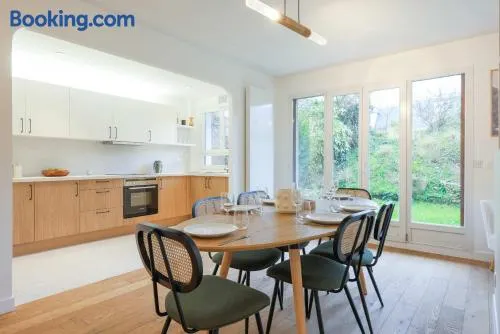 Garden Suite Suresnes 5 persons 2 BR near La Defense - Image 1