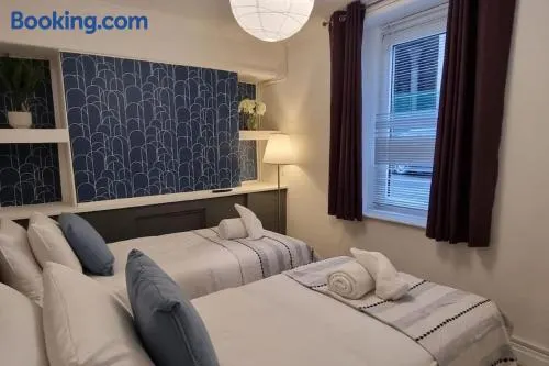 Spacious 4BR Home Near Beach - Image 1