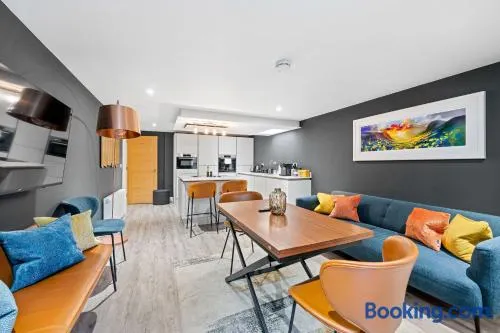 RIGH Properties - Luxury West End Artisan Apartment - Image 1