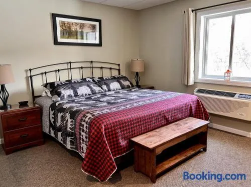 A10H Lincoln - Hotel Style Room w/King Bed - Loon Mtn Views - Image 1