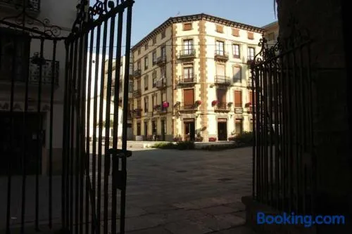 Hostal Paris - Image 1