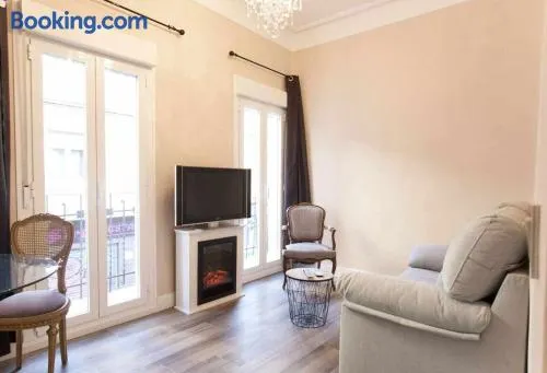 NEW. Moderno y elegante apartamento céntrico. - Image 1