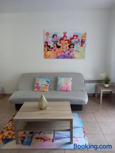 C016 Appartement 10 MIN de Disneyland Paris - Image 1