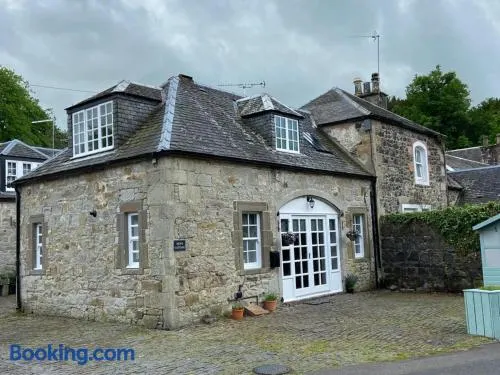 Cosy Cottage on Secluded Private Estate - Image 1