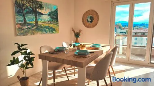 Oasis Apartment with Free parking - Image 1