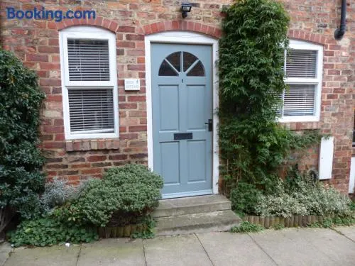 Duck Cottage - Image 1