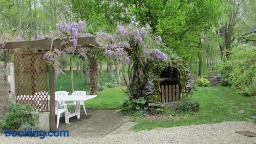 Maison familiale charmante à Denée avec jardin et loisirs - Image 1