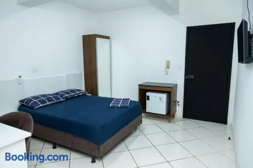 Loft Completo com Smart TV e Frigobar Compacto 08 - Image 1