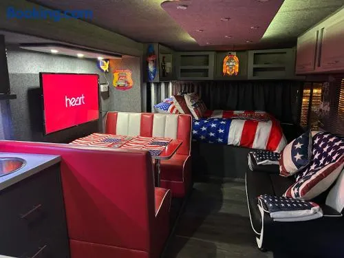 American rv glamping with hot tub - Image 1