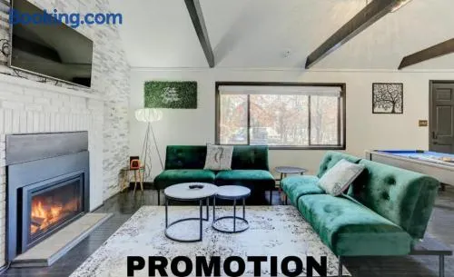 Modern 4BR house with Sauna and Gameroom - Image 1