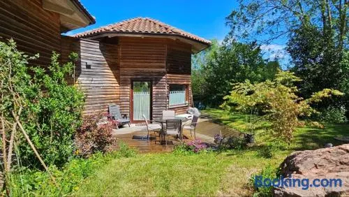 Mini casa con jardín - Image 1