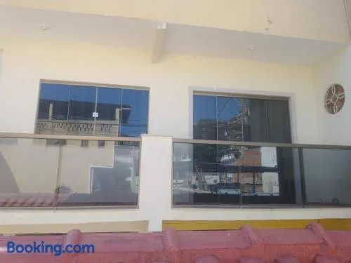 Casa 2 quartos com ar condicionado e próximo ao centro - Image 1