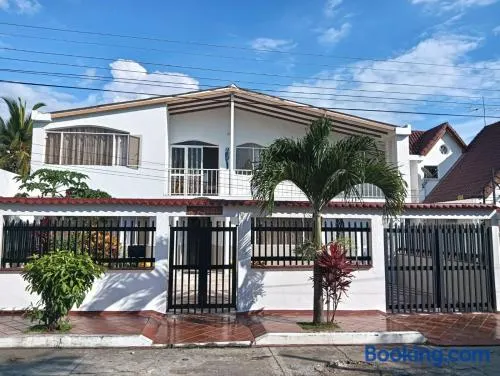 Hermosa y espaciosa casa familiar en Anapoima - Image 1