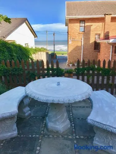 Charming Seaside Cottage - Image 1