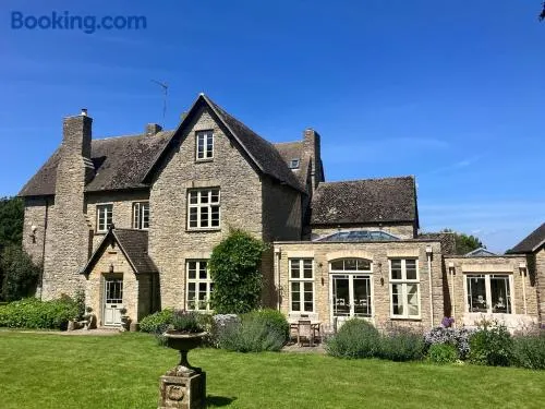 Helmdon House - pool & tennis court, 7 bedrooms - Image 1