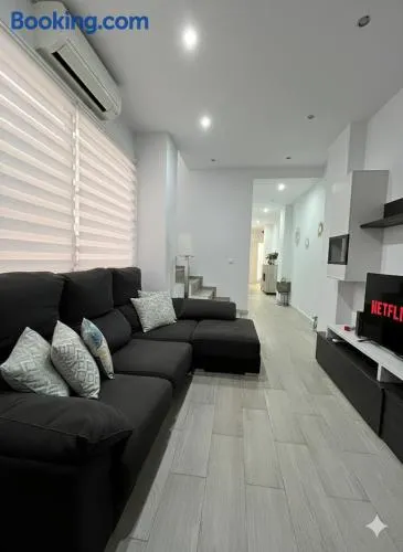 Casa moderna en Manises con 2 terrazas - Image 1