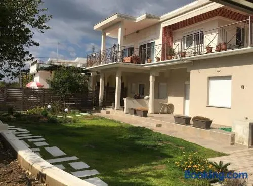 Lovely house with garden at an excellent location! - Image 1