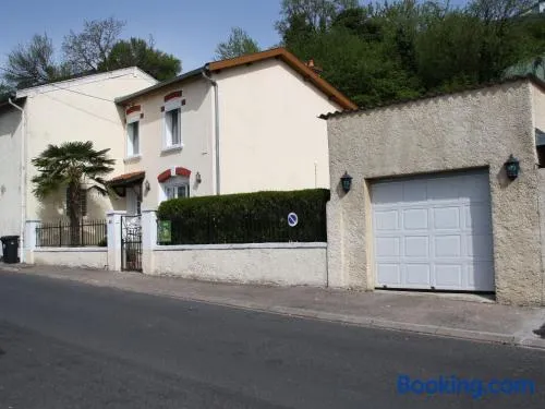 Gîte avec jardin clos, terrasse et Wi-Fi, proche de Verdun - Image 1