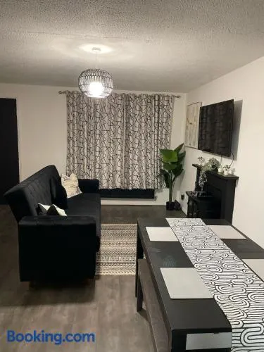 Newly Refurbished Home fit for to 7 family members, Groups, Contractors Centre of Bradley Stoke - Image 1