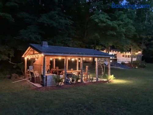 Golden Valley Retreat - Image 1
