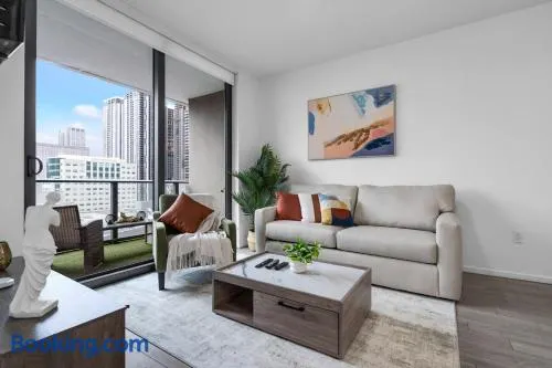 Best Location 2 bedrooms 2 bathrooms - Image 1