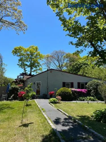 Hauppauge 2BR Near LIRR, Airport & Stony Brook - Image 1