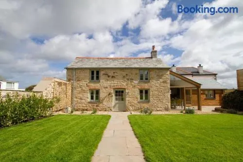 Barnwell Cottage *Stunning Cornish Cottage* Oozing Charm + Comfort - Image 1