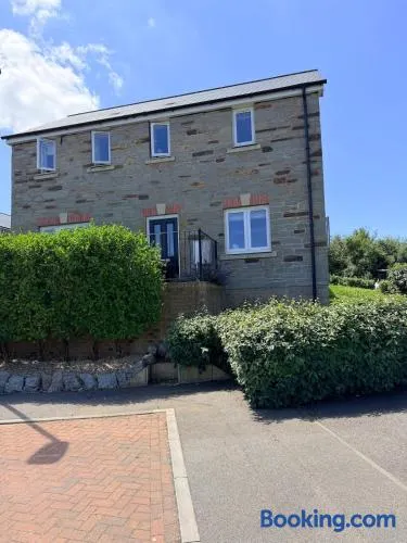 Modern 3 bed detached Falmouth Near Swanpool Beach - Image 1