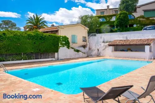 Bas de villa, piscine, 3 étoiles - Image 1