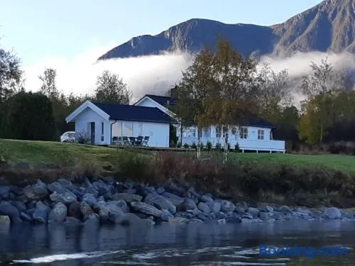 feriehus ved sjøen - Image 1