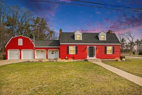 Beach Barn Bungalow - Image 1