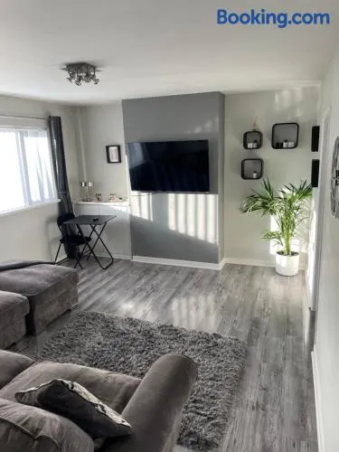 Fantastic full 3 bedroom modern apartment - Image 1