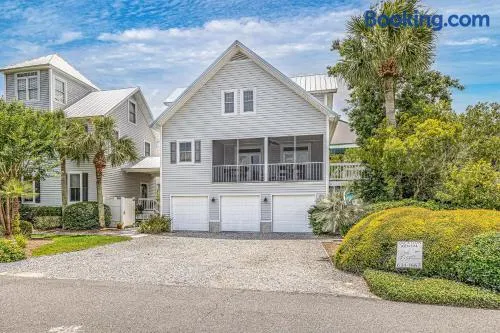 221 Olive Way - Image 1