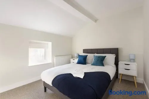 Perfect 3 Bedroom Accommodation for Contractors! - Image 1