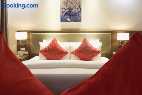 Luxe Suite at BCCT - BGC's Prime Studio - Gym, Infinity Pool with breathtaking skyline view - Image 1